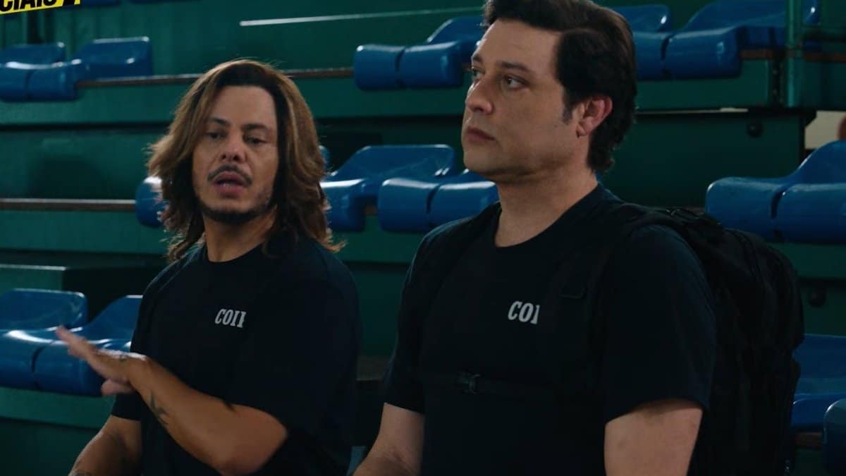 Marcus Majella e Pedroca Monteiro em cena divertida com texto "Agentes Muito Especiais" e "8 de janeiro, somente nos cinemas" na comédia brasileira de 2026