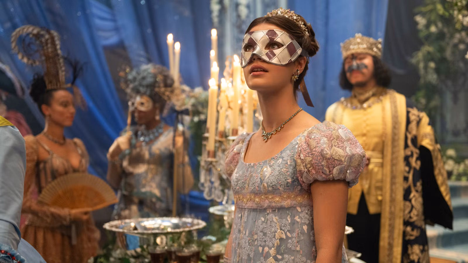 Baile de máscaras em Bridgerton 4ª temporada (Parte 1), cenário dos covers instrumentais da trilha sonora