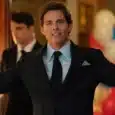 Os flashbacks de Paradise temporada 2 se superam ao repetir o melhor recurso da temporada 1 Flashbacks em Paradise