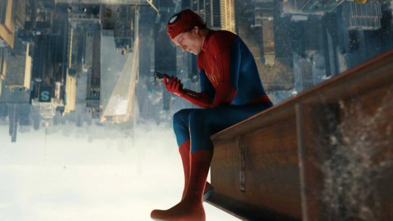 Tom Holland quer treinar o proximo Homem-Aranha e quer fazer o que Downey fez por ele