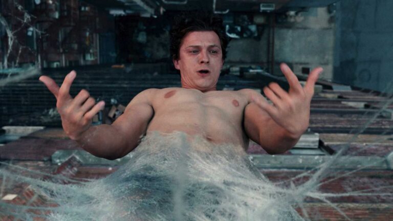 Homem-Aranha um Novo Dia revela Peter Parker adulto e sozinho em novas imagens