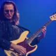 Geddy Lee do Rush em foto de 2015 por Mat Hayward Getty Images