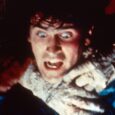 A Morte do Demônio: Próximo filme será prelúdio situado nos anos 1970 Protagonista francesa em cenário de horror ambientado nos anos 1970 para Evil Dead Wrath