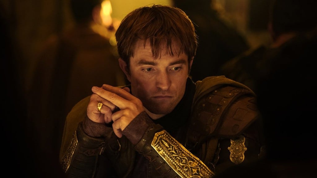 Robert Pattinson em cena de A Odisseia, filme de Christopher Nolan